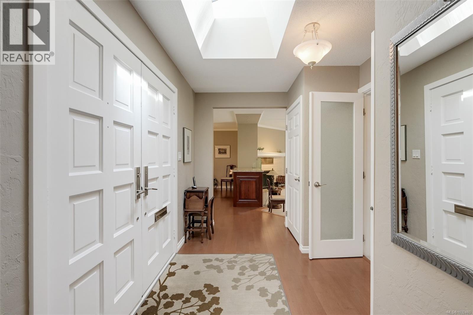 104 2345 Cedar Hill Cross Rd, Oak Bay, British Columbia  V8P 5M8 - Photo 5 - 1032480