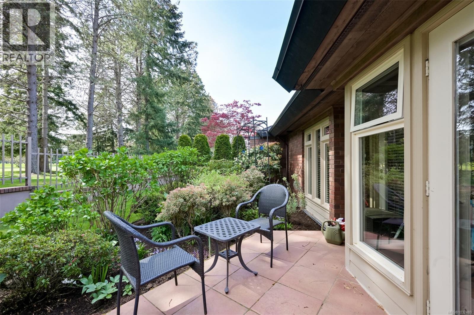 104 2345 Cedar Hill Cross Rd, Oak Bay, British Columbia  V8P 5M8 - Photo 24 - 1032480