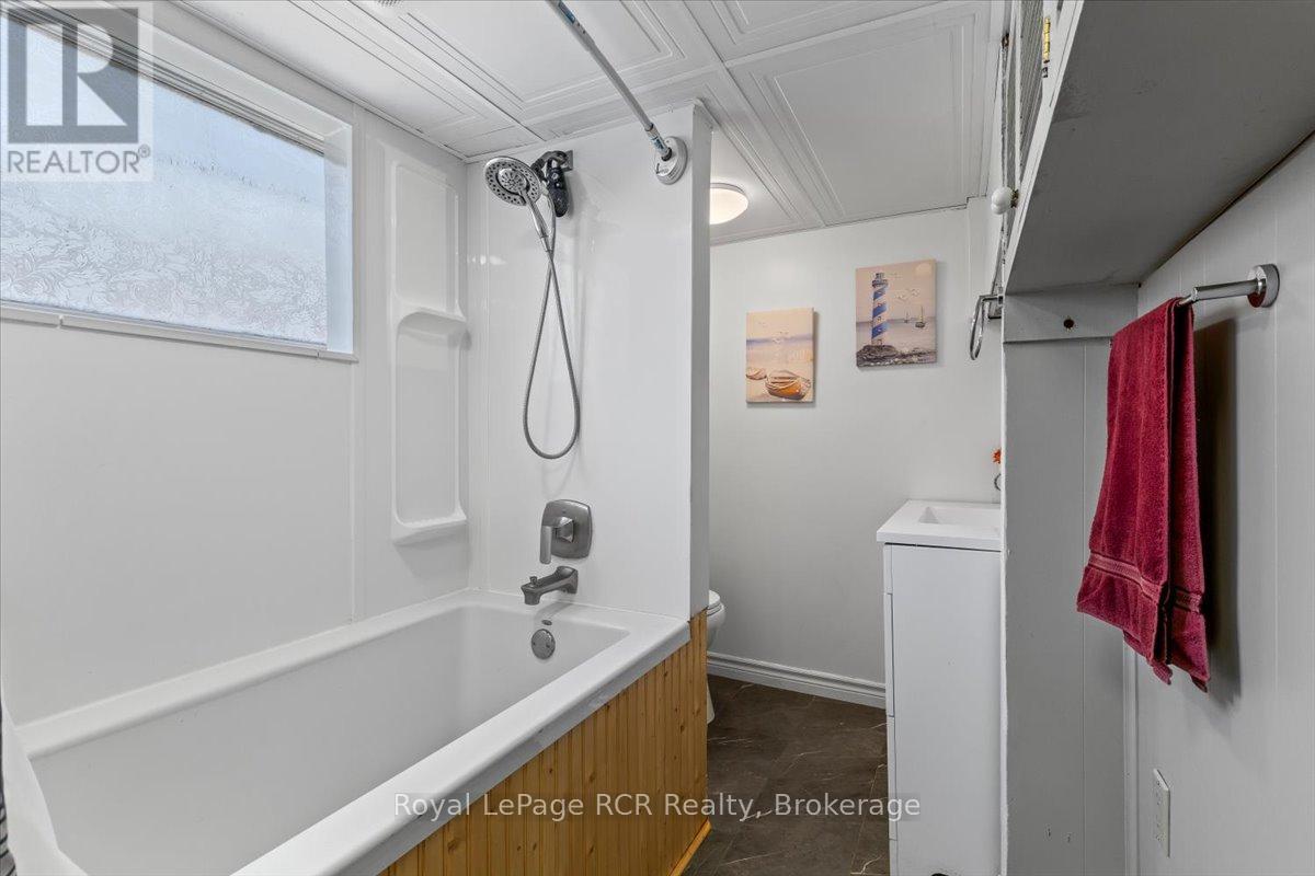 610 13th Street, Hanover, Ontario  N4N 1Y8 - Photo 20 - X13038346