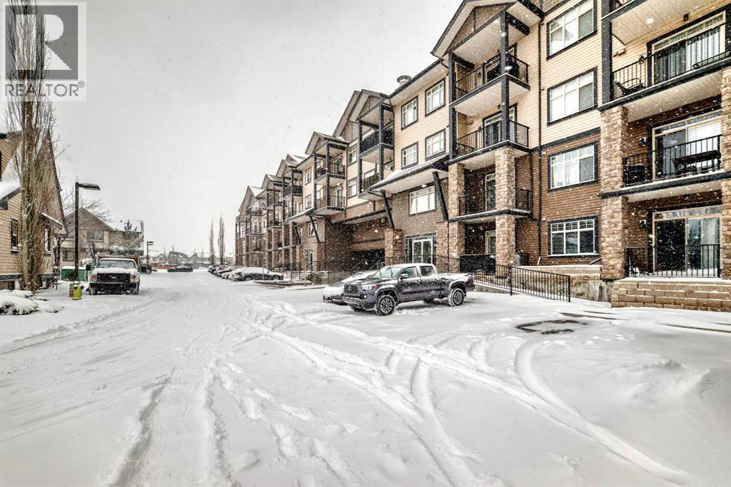 101, 117 Copperpond Common SE, Calgary, Alberta  T2Z 5E2 - Photo 3 - A2302487