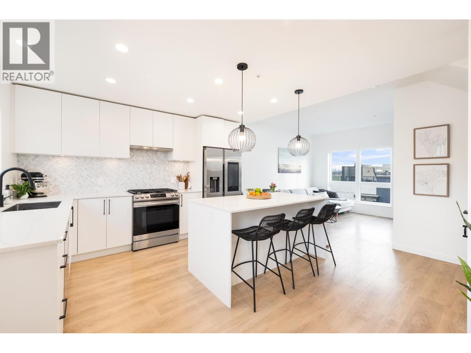 444 545 E 2nd Street, North Vancouver, British Columbia  V7L 1E1 - Photo 2 - R3108115