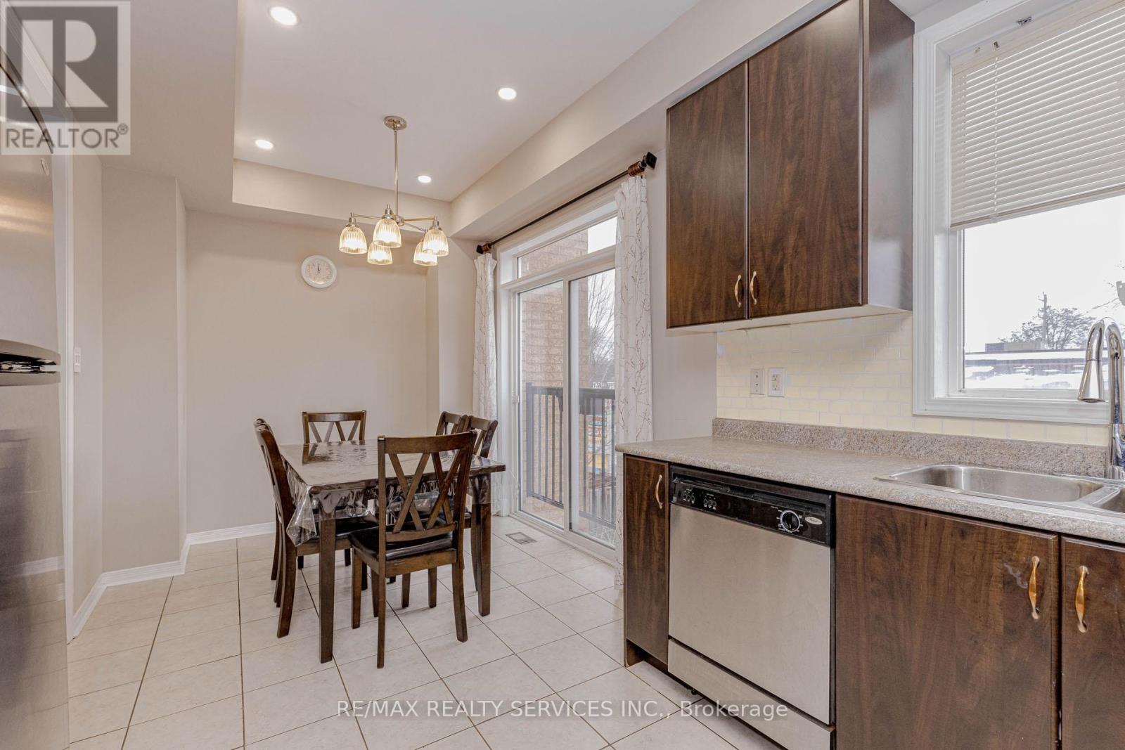 47 Curran Hall Crescent, Toronto, Ontario  M1G 0A1 - Photo 11 - E13038300