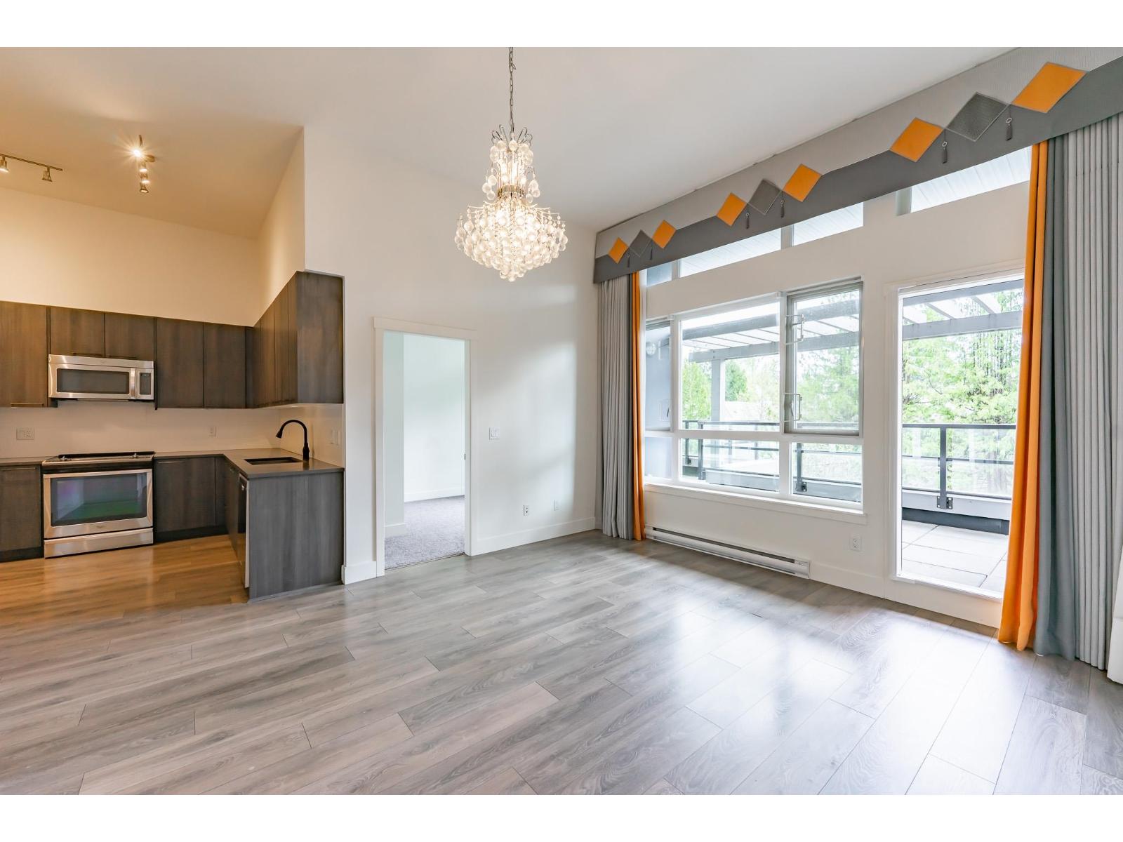 405 15628 104 AVENUE, surrey, British Columbia