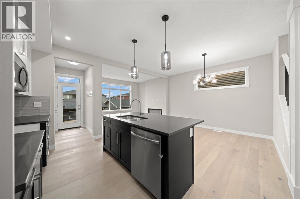 21 Sora Gate SE, Calgary, Alberta  T3S 0M6 - Photo 3 - A2280059