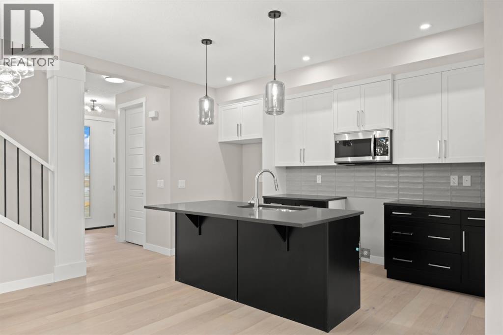 21 Sora Gate SE, Calgary, Alberta  T3S 0M6 - Photo 4 - A2280059