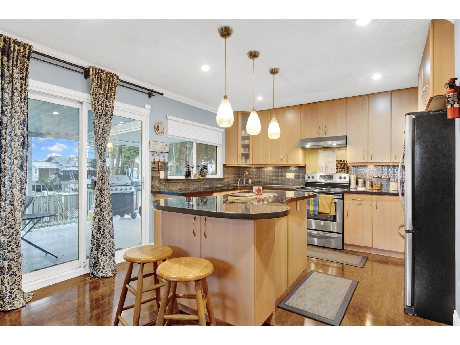 12754 Campbell Place, Surrey, British Columbia  V3V 6C8 - Photo 3 - R3115342