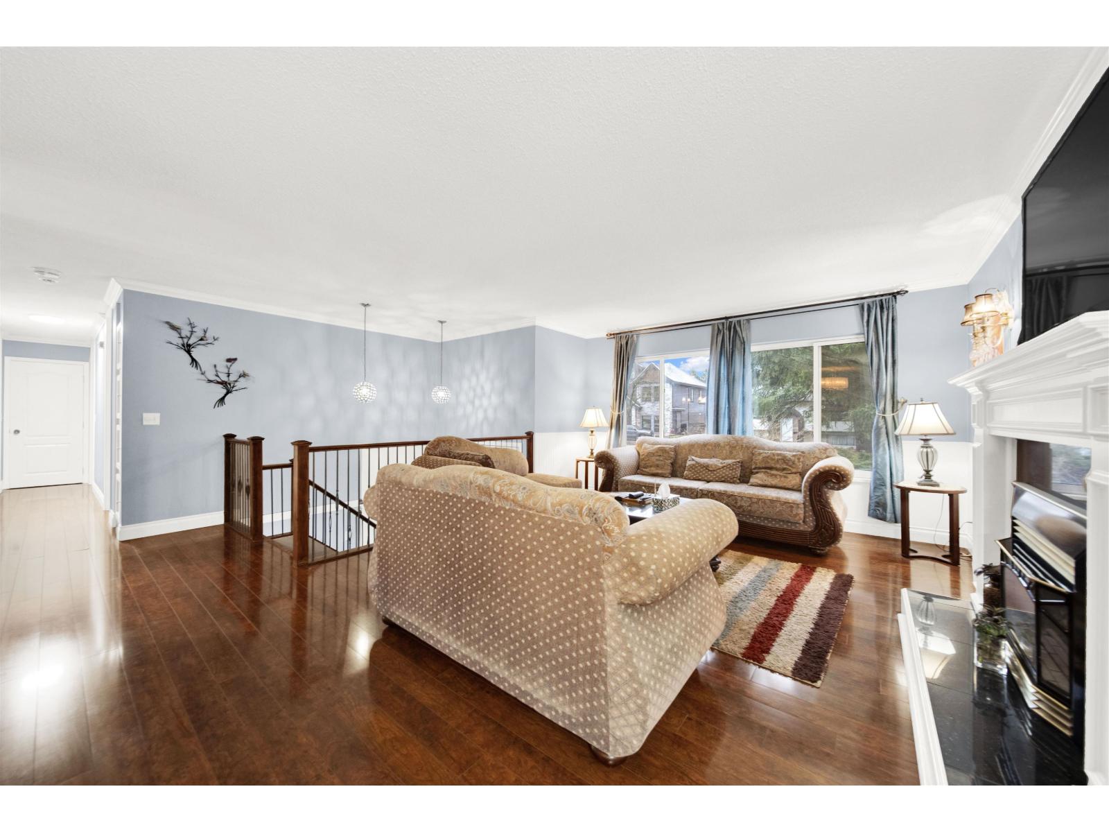 12754 Campbell Place, Surrey, British Columbia  V3V 6C8 - Photo 4 - R3115342