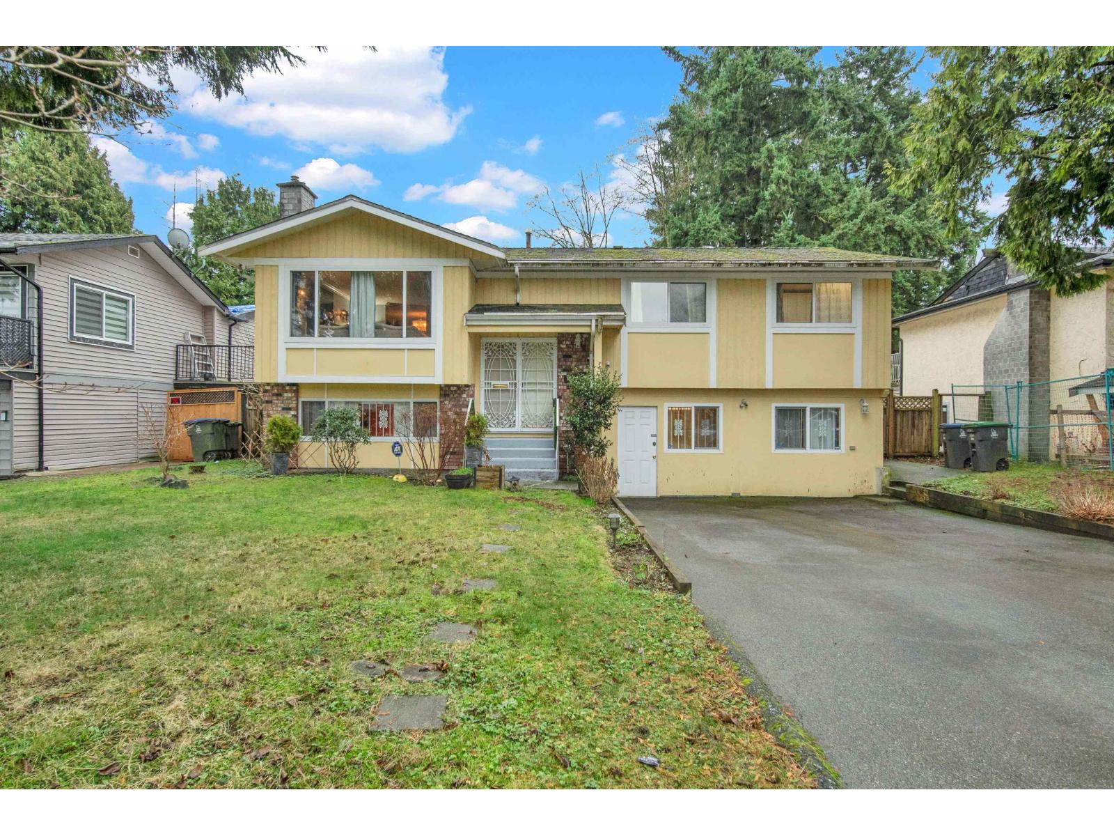 12754 Campbell Place, Surrey, British Columbia  V3V 6C8 - Photo 2 - R3115342