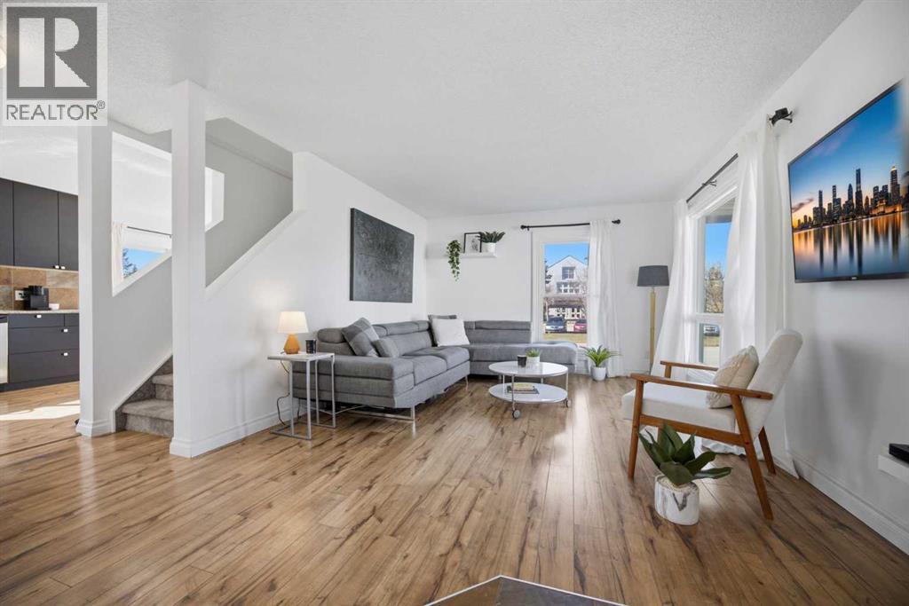 221 Deerpoint Lane Se, Calgary, Alberta  T2J 6M6 - Photo 3 - A2304085