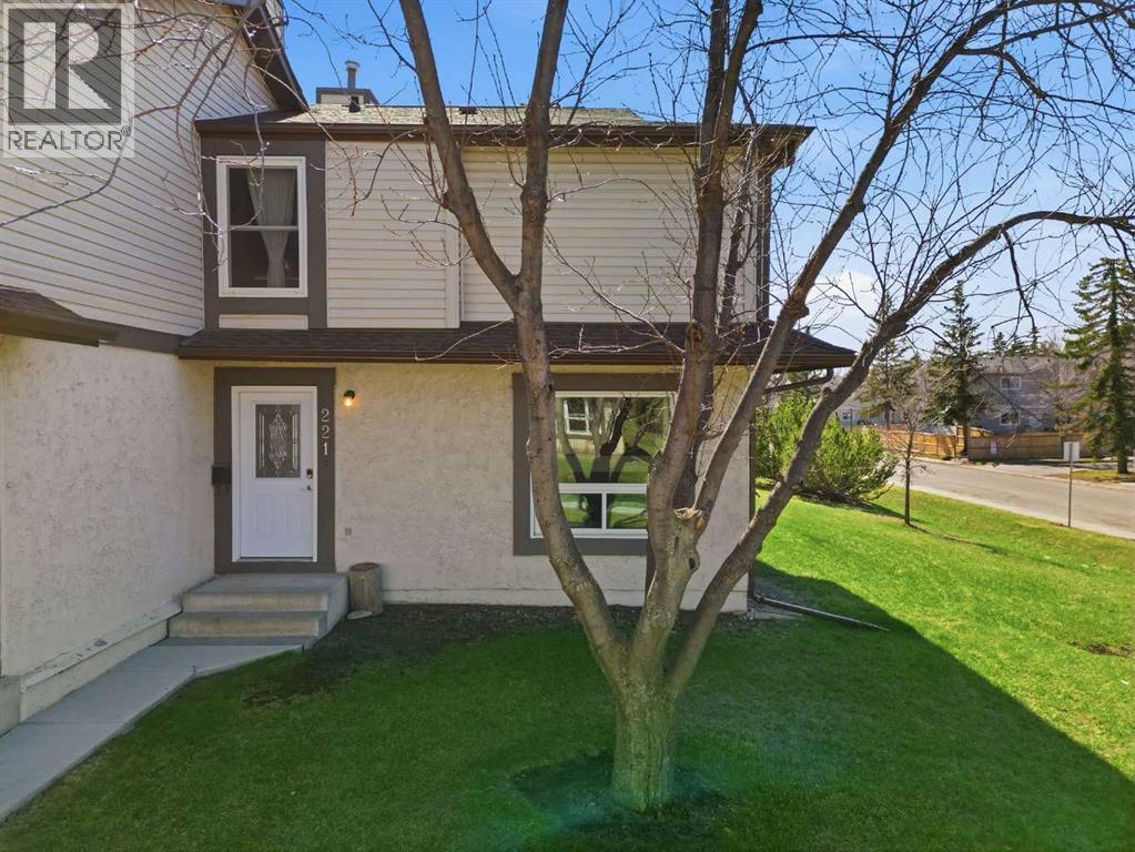 221 Deerpoint Lane Se, Calgary, Alberta  T2J 6M6 - Photo 2 - A2304085