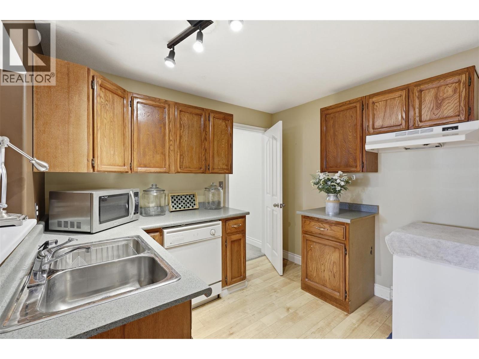 4948 Woodland Court, Kamloops, British Columbia  V2C 6V5 - Photo 26 - 10384490