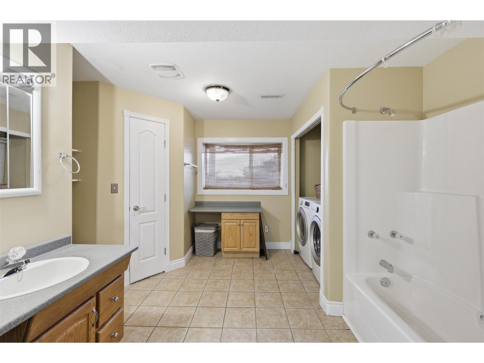 4948 Woodland Court, Kamloops, British Columbia  V2C 6V5 - Photo 28 - 10384490