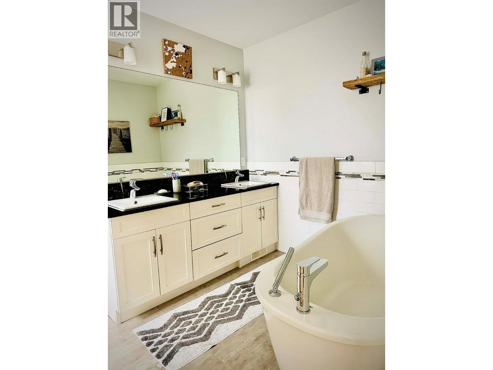 3583 14th Avenue, Castlegar, British Columbia  V1N 4J2 - Photo 38 - 10379202