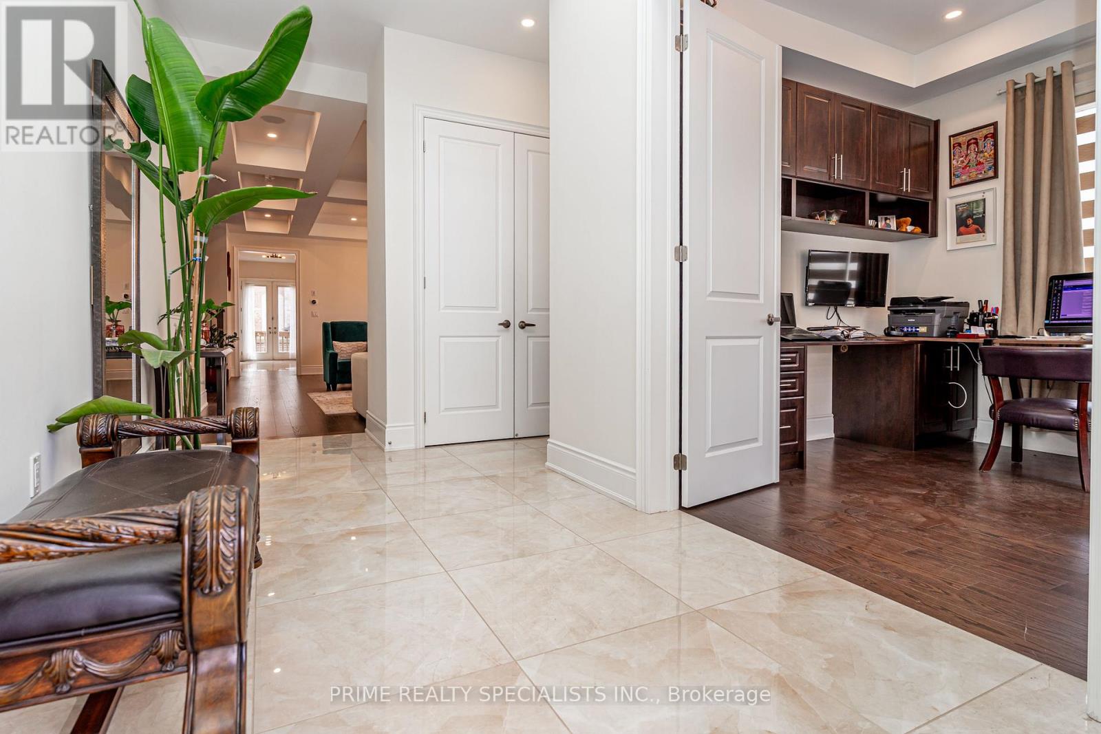 21 Midmorning Road, Brampton, Ontario  L6X 5P7 - Photo 4 - W12925218