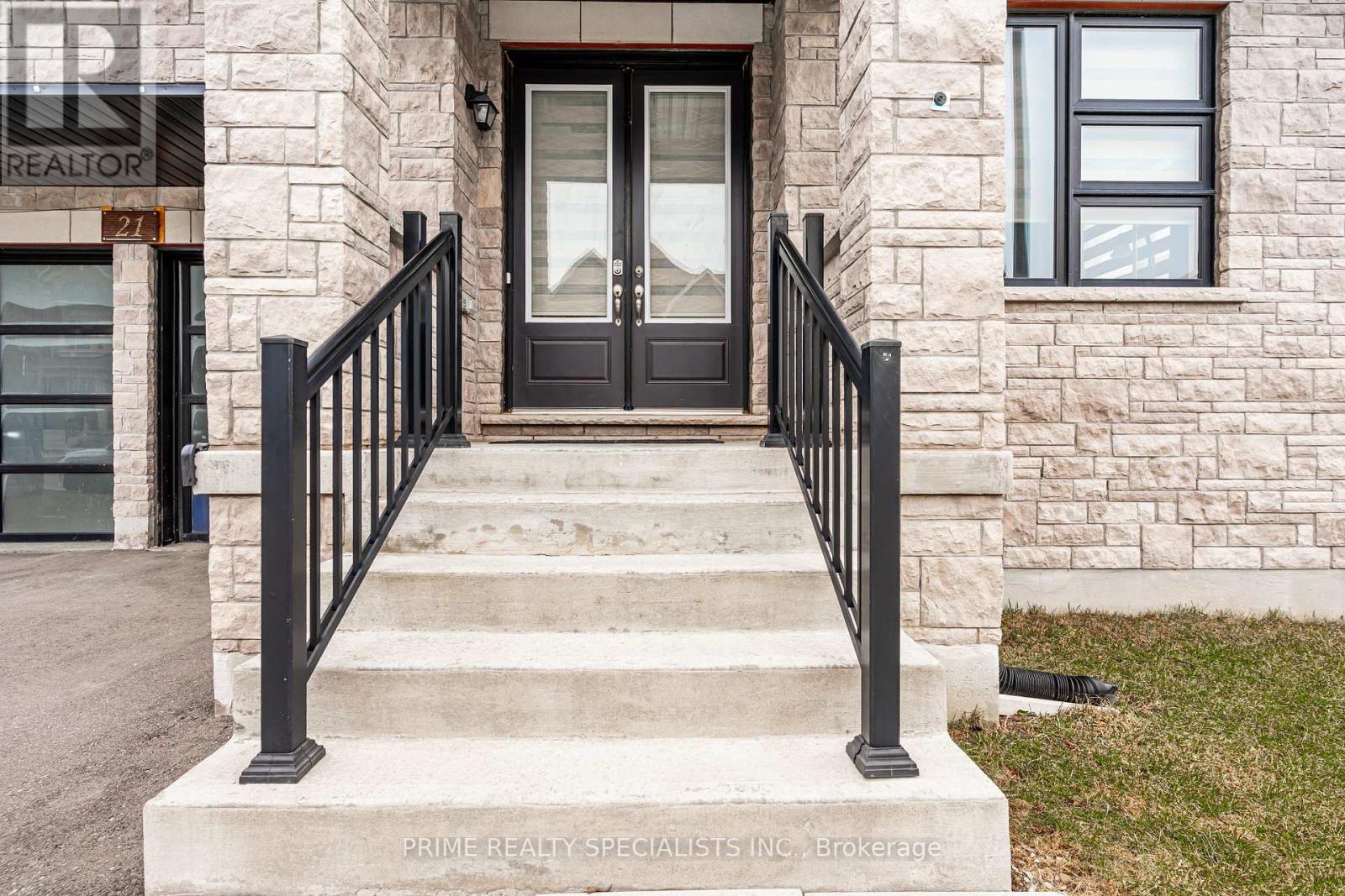 21 Midmorning Road, Brampton, Ontario  L6X 5P7 - Photo 2 - W12925218