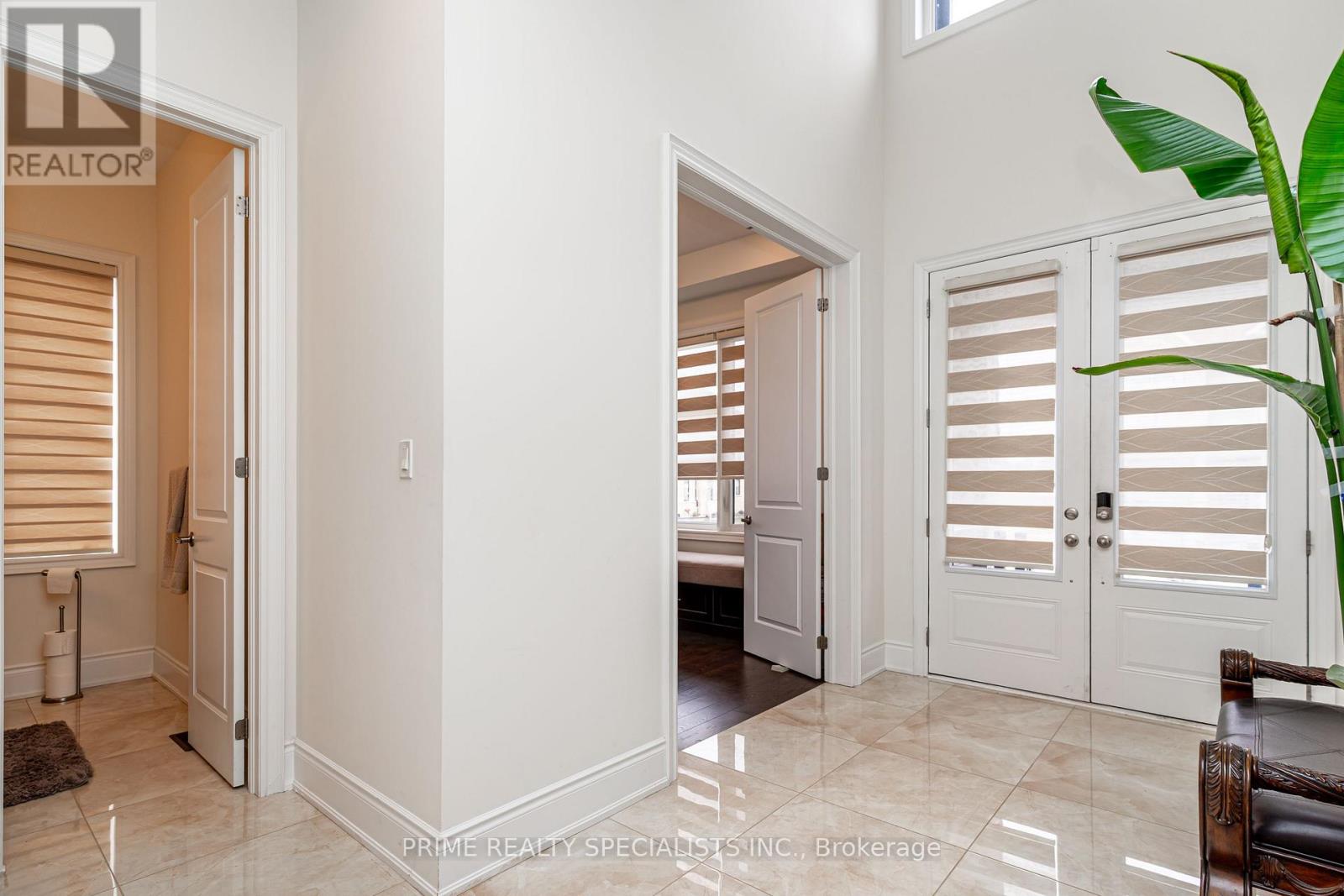 21 Midmorning Road, Brampton, Ontario  L6X 5P7 - Photo 5 - W12925218