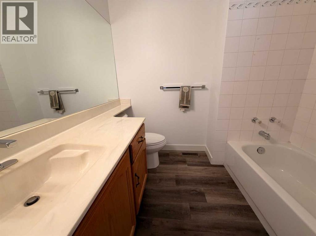 52 Kingsland Court Sw, Calgary, Alberta  T2V 0S2 - Photo 32 - A2303289