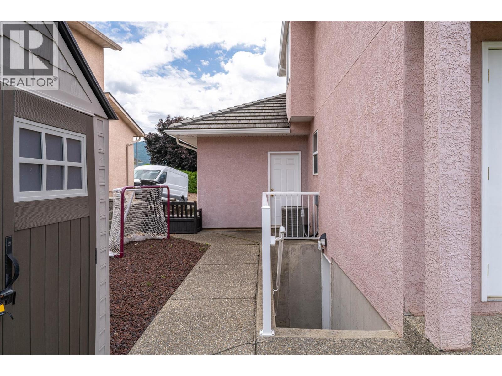 400 Fortress Crescent, Vernon, British Columbia  V1B 3W3 - Photo 12 - 10353854