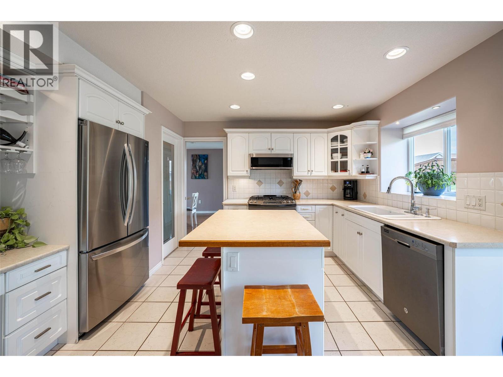 400 Fortress Crescent, Vernon, British Columbia  V1B 3W3 - Photo 27 - 10353854