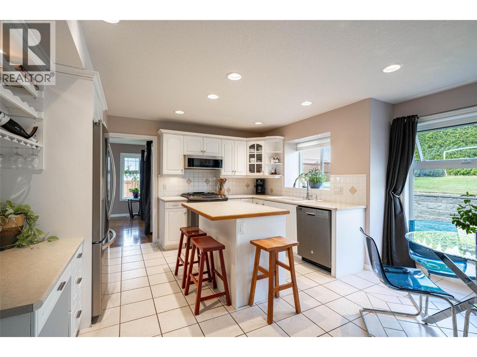 400 Fortress Crescent, Vernon, British Columbia  V1B 3W3 - Photo 28 - 10353854