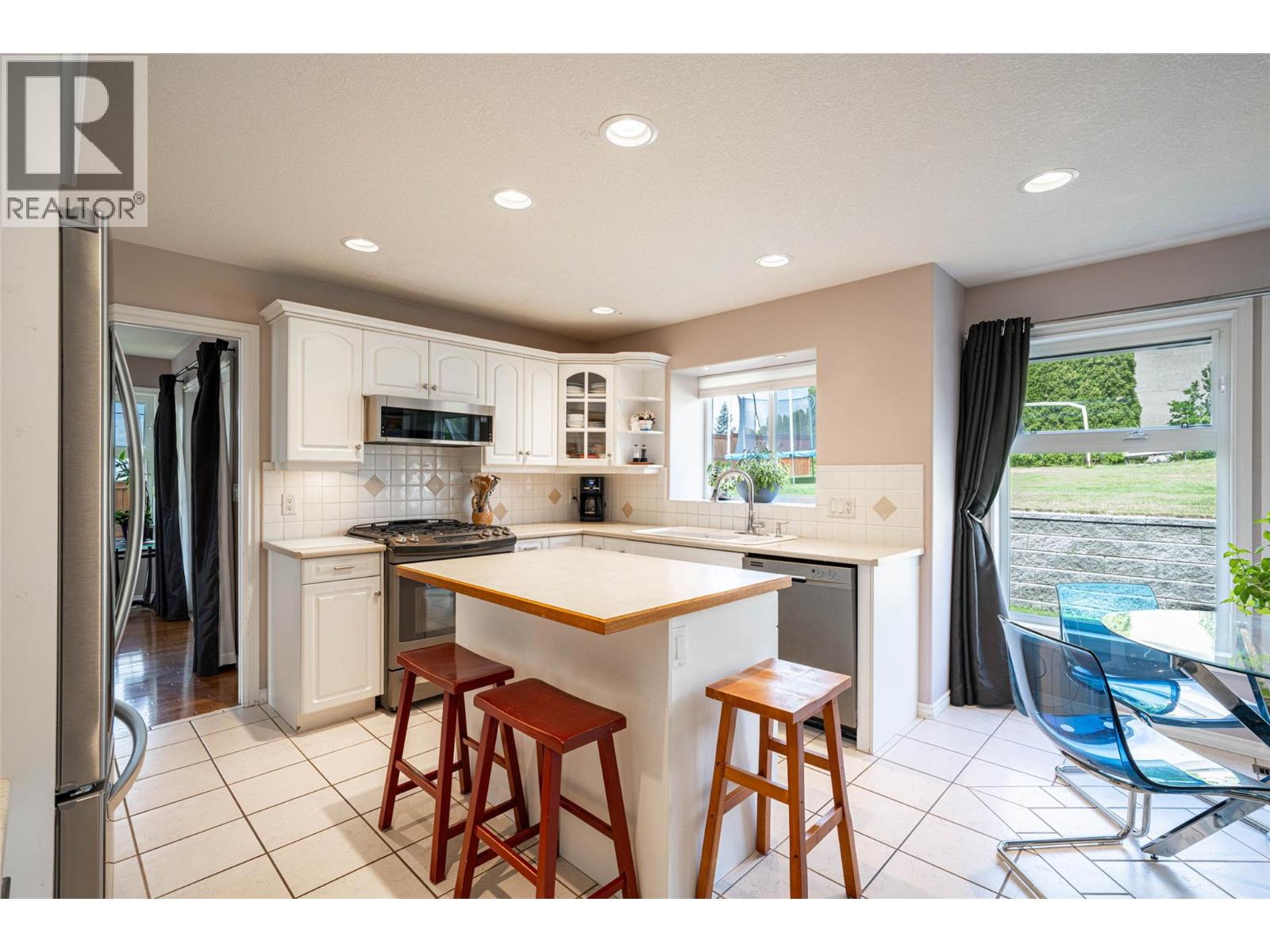 400 Fortress Crescent, Vernon, British Columbia  V1B 3W3 - Photo 30 - 10353854