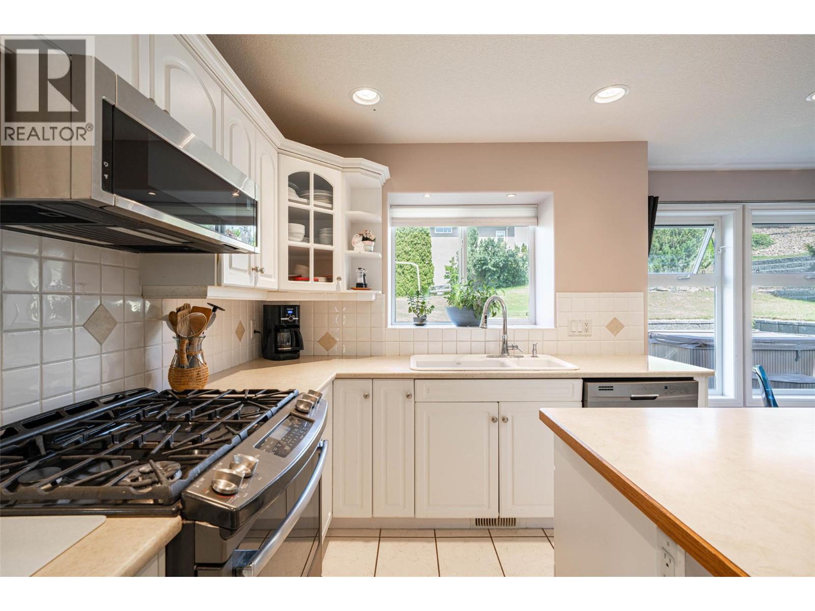 400 Fortress Crescent, Vernon, British Columbia  V1B 3W3 - Photo 31 - 10353854