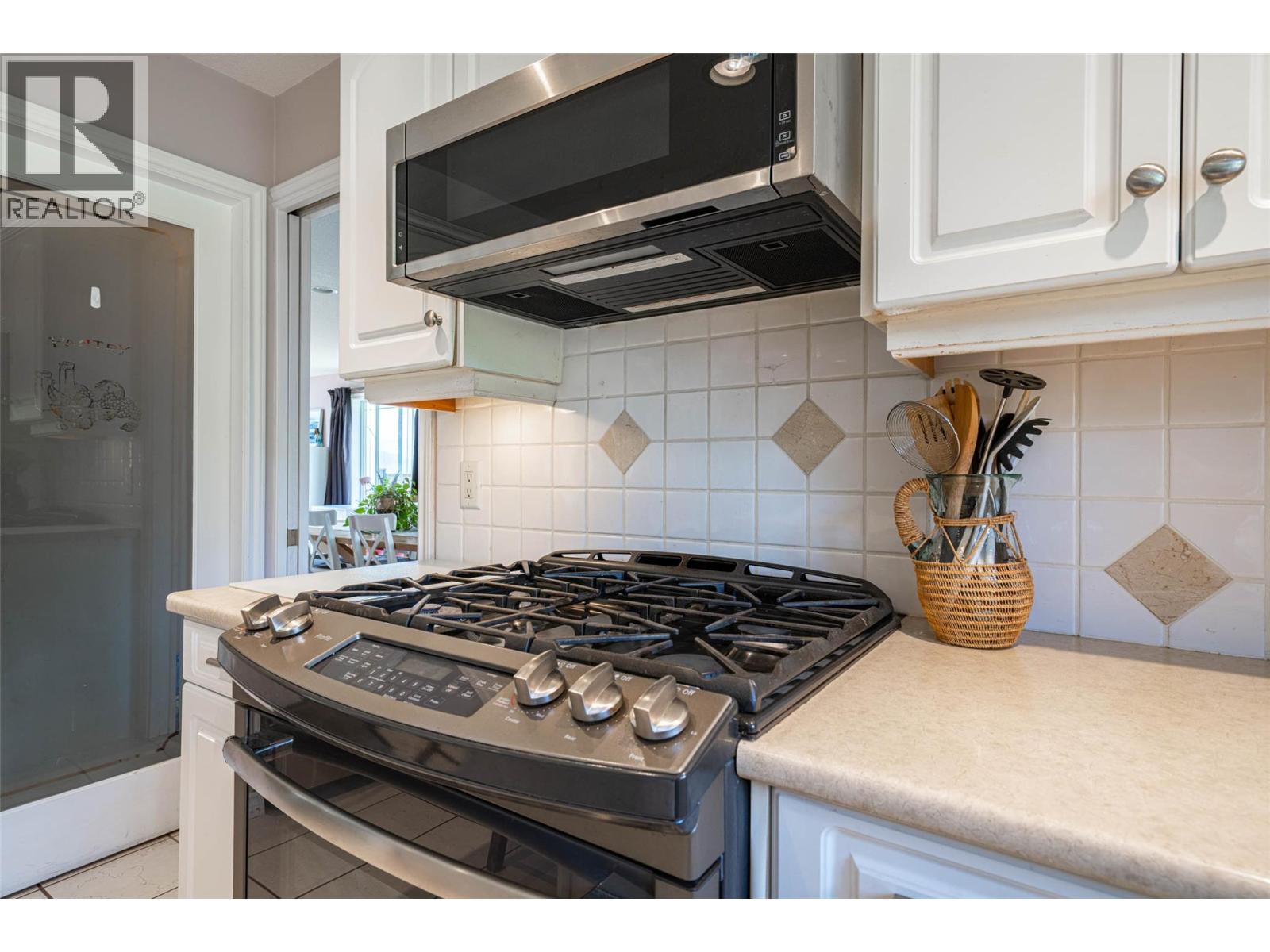 400 Fortress Crescent, Vernon, British Columbia  V1B 3W3 - Photo 33 - 10353854