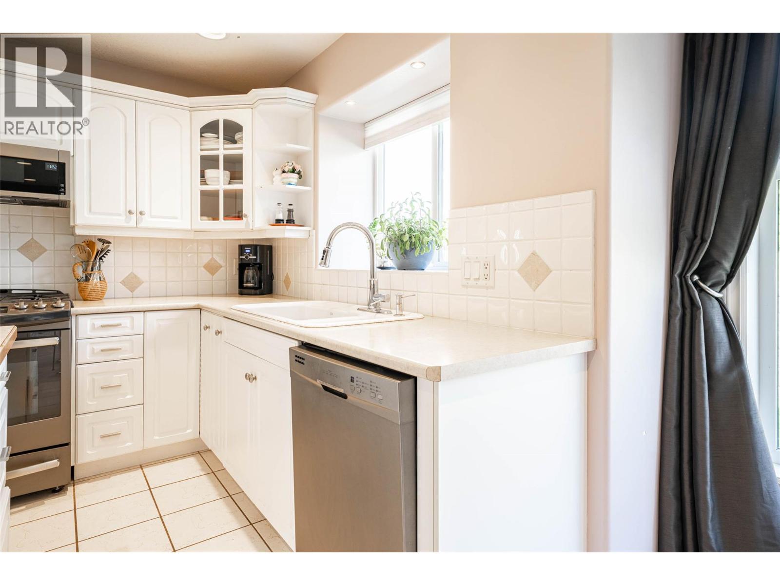 400 Fortress Crescent, Vernon, British Columbia  V1B 3W3 - Photo 36 - 10353854