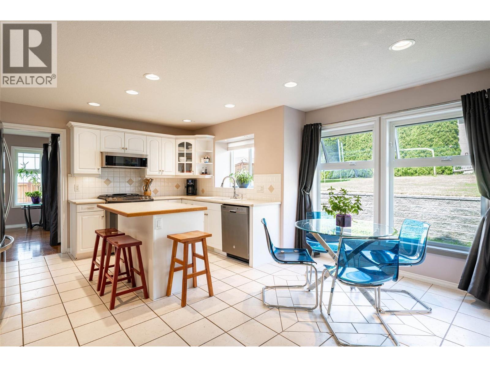 400 Fortress Crescent, Vernon, British Columbia  V1B 3W3 - Photo 38 - 10353854