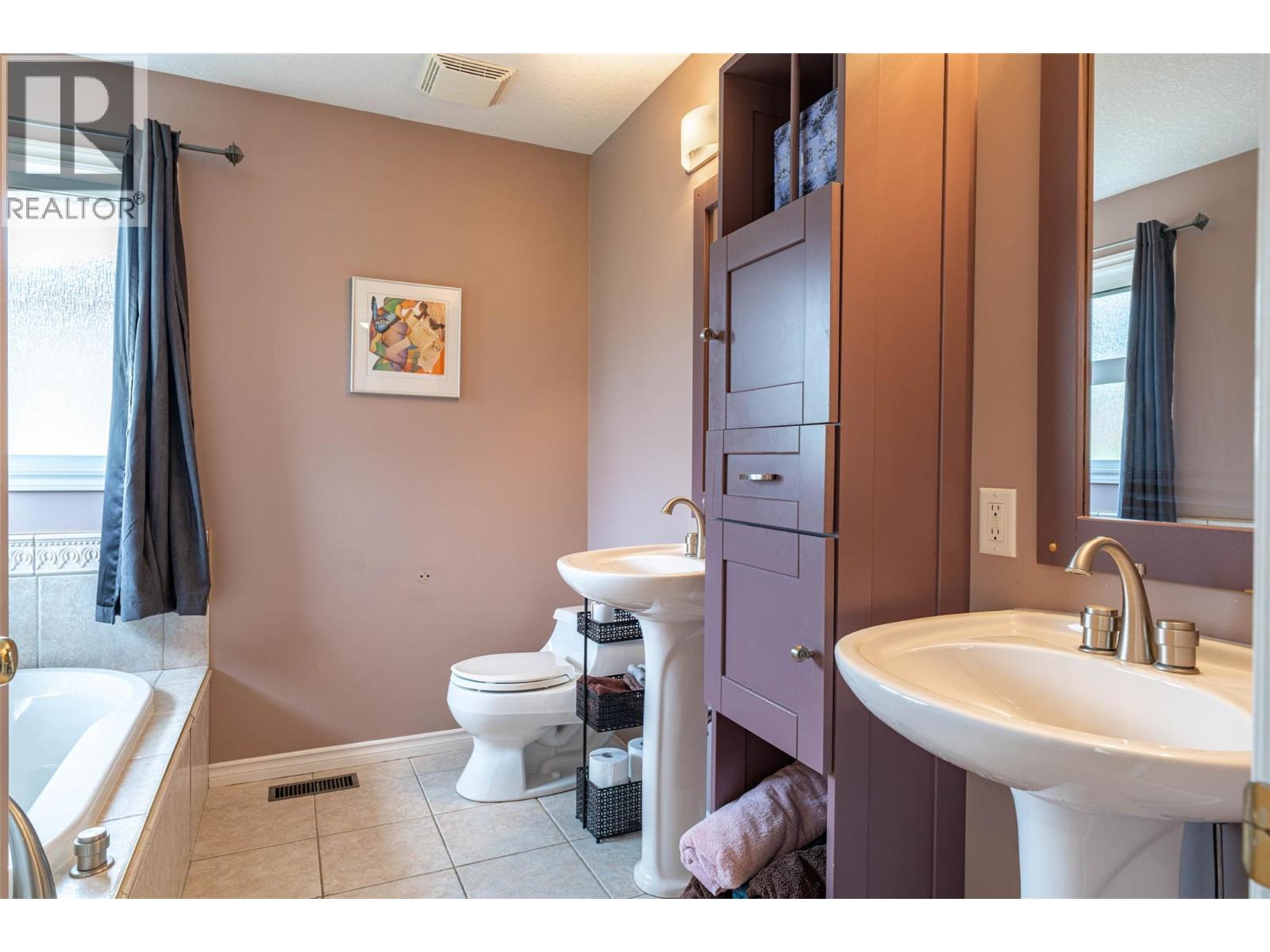 400 Fortress Crescent, Vernon, British Columbia  V1B 3W3 - Photo 50 - 10353854