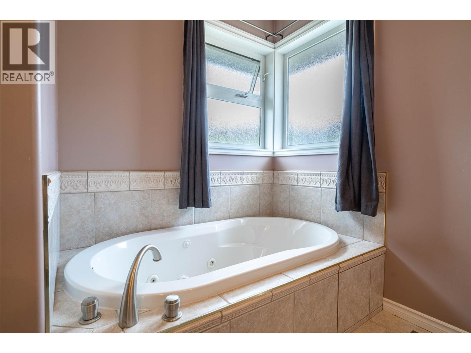 400 Fortress Crescent, Vernon, British Columbia  V1B 3W3 - Photo 51 - 10353854