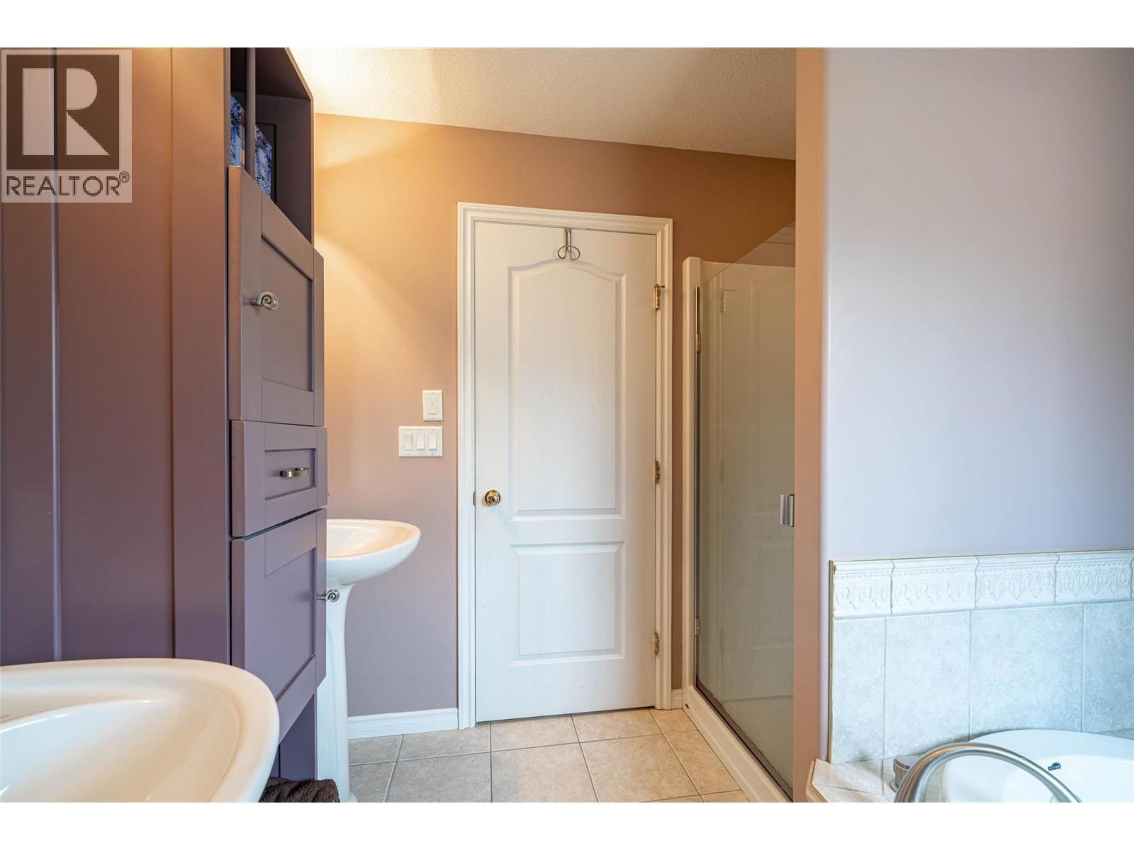 400 Fortress Crescent, Vernon, British Columbia  V1B 3W3 - Photo 52 - 10353854