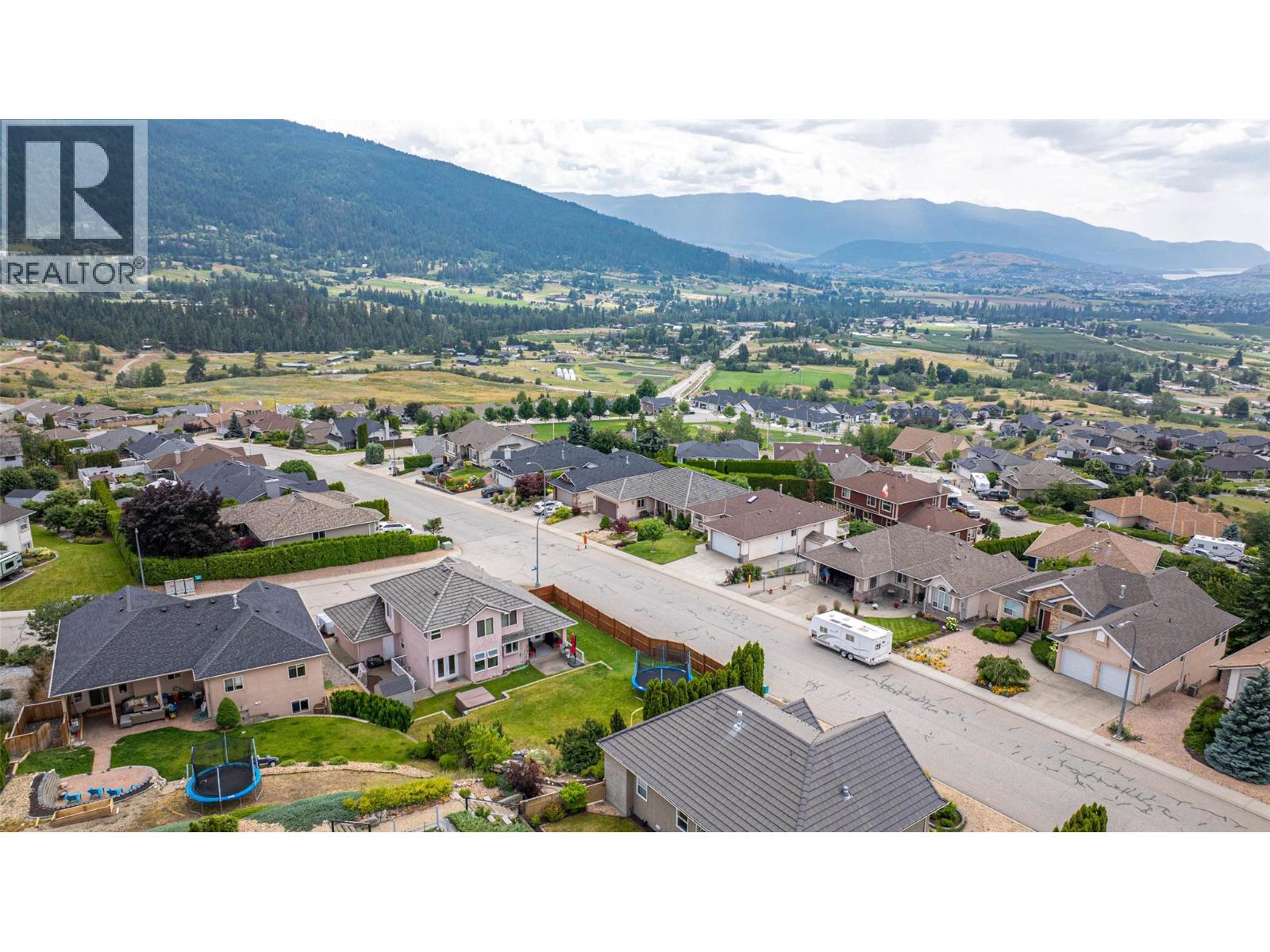 400 Fortress Crescent, Vernon, British Columbia  V1B 3W3 - Photo 77 - 10353854