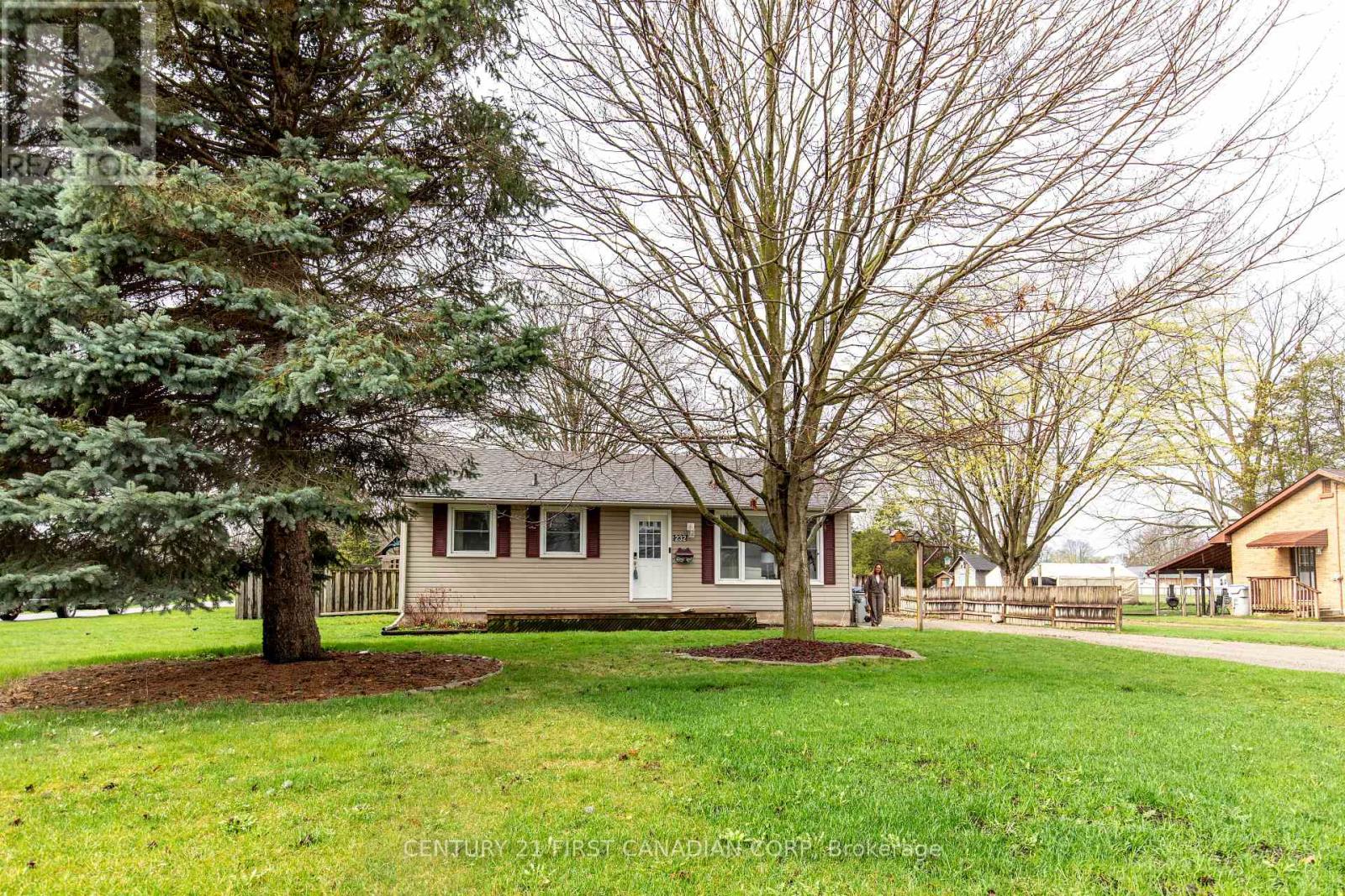 232 Queen Street, Strathroy-Caradoc, Ontario  N7G 2J1 - Photo 2 - X13038402