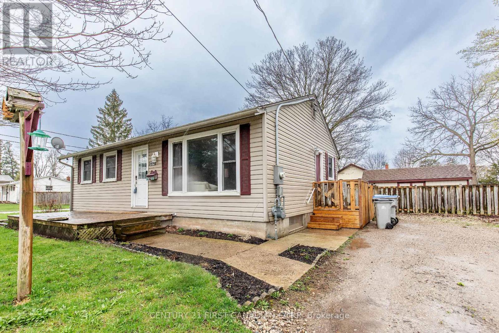 232 Queen Street, Strathroy-Caradoc, Ontario  N7G 2J1 - Photo 3 - X13038402