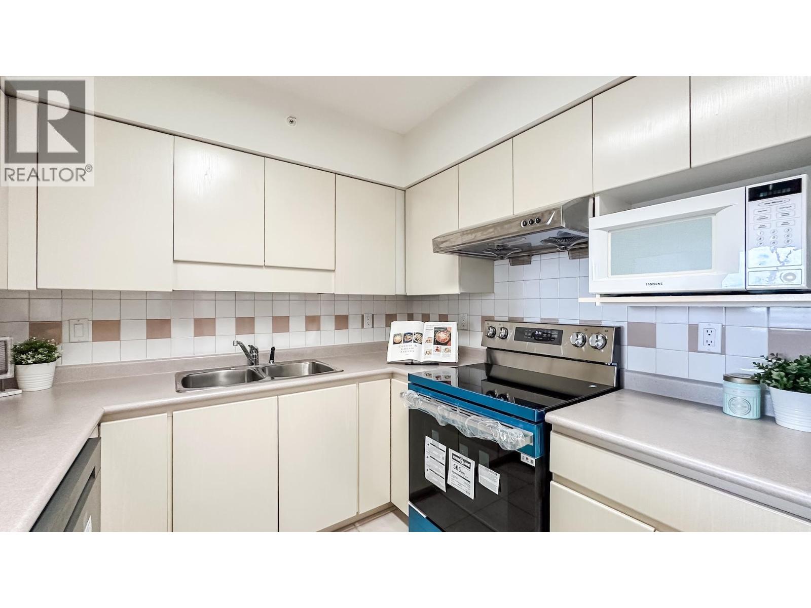 803 8248 Lansdowne Road, Richmond, British Columbia  V6X 3Y9 - Photo 7 - R3115357