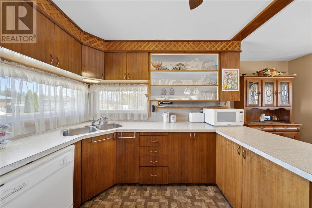 9 Spruce Street, Capreol, Ontario  P0M 1H0 - Photo 13 - 2127246