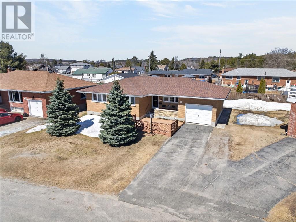 9 Spruce Street, Capreol, Ontario  P0M 1H0 - Photo 3 - 2127246