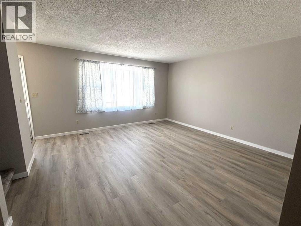 31 Kimzey Crossing, Whitecourt, Alberta  T7S 1G1 - Photo 3 - A2296654