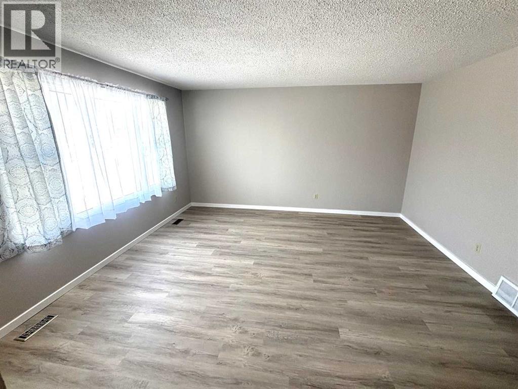 31 Kimzey Crossing, Whitecourt, Alberta  T7S 1G1 - Photo 4 - A2296654