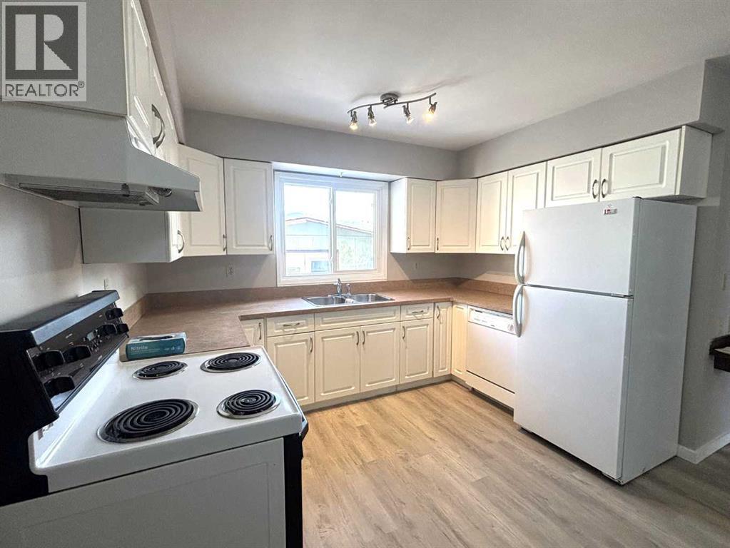31 Kimzey Crossing, Whitecourt, Alberta  T7S 1G1 - Photo 5 - A2296654
