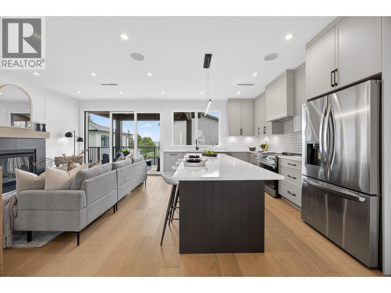 1150 Charland Avenue, Coquitlam, British Columbia  V3K 3L1 - Photo 3 - R3115345