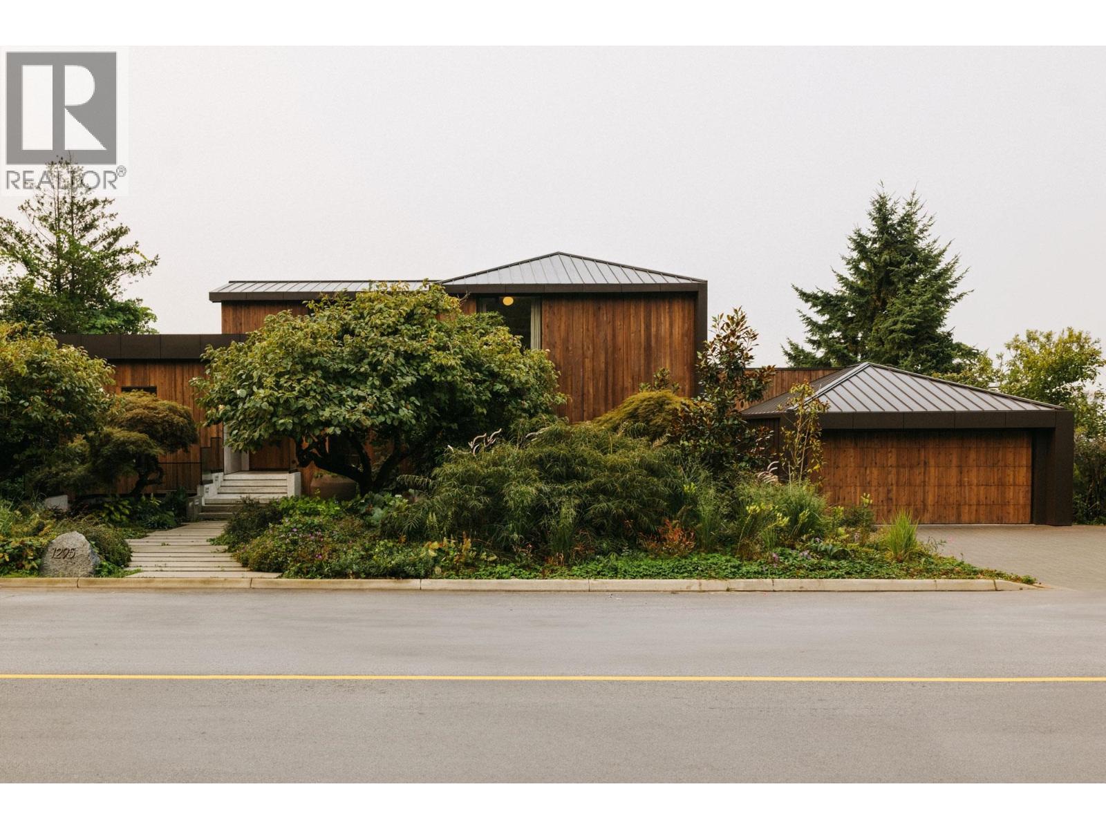 1295 W KEITH ROAD, North Vancouver, British Columbia