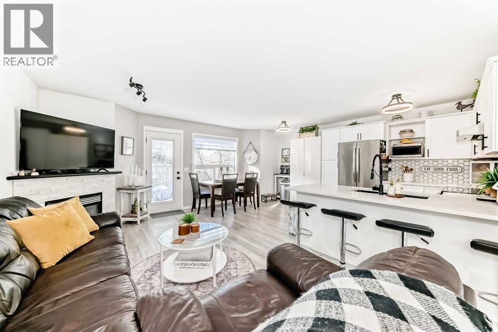 15 Spring Meadows Bay, Okotoks, Alberta  T1S 2G8 - Photo 4 - A2303115