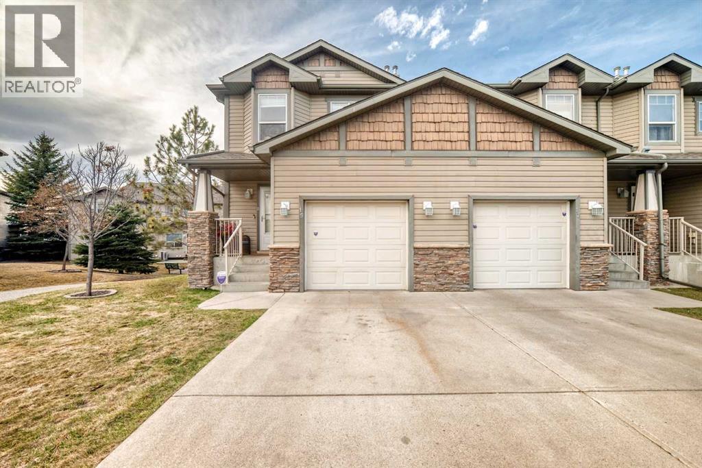 15 Spring Meadows Bay, Okotoks, Alberta  T1S 2G8 - Photo 2 - A2303115