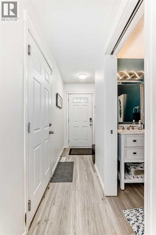 15 Spring Meadows Bay, Okotoks, Alberta  T1S 2G8 - Photo 11 - A2303115