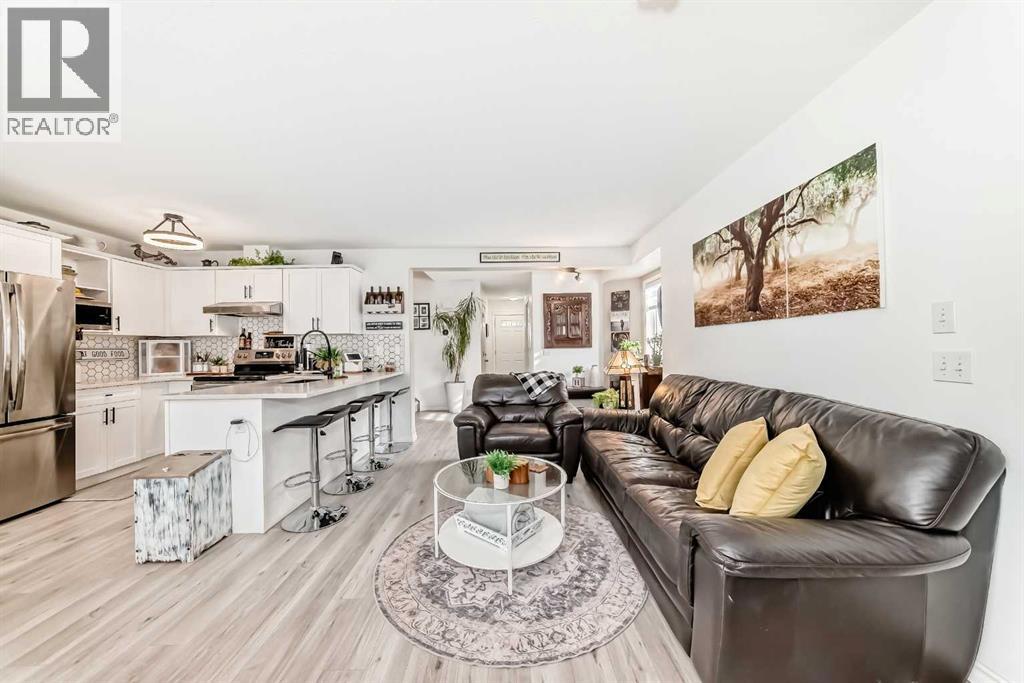 15 Spring Meadows Bay, Okotoks, Alberta  T1S 2G8 - Photo 6 - A2303115