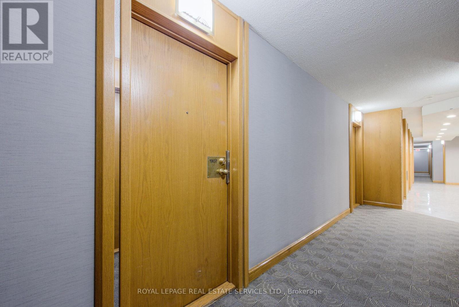 1907 - 44 St Joseph Street, Toronto, Ontario  M4Y 2W4 - Photo 3 - C13038414