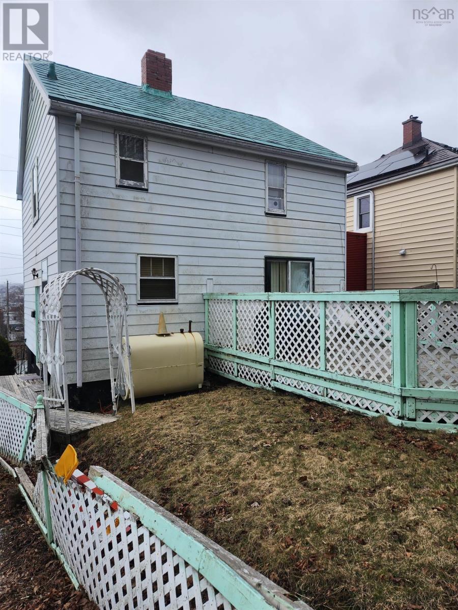 3675 Memorial Drive, North End Halifax, Halifax, Nova Scotia  B3K 5A3 - Photo 4 - 202606212