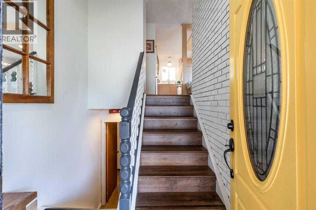 16 Rossland Court Se, Medicine Hat, Alberta  T1B 2M2 - Photo 4 - A2300439